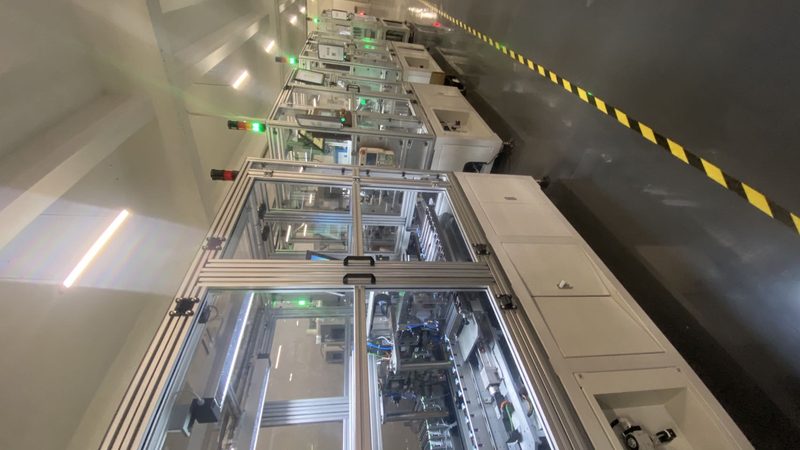 以下是一些实际应用案例，以帮助读者更好地理解0.1mm定位精度的适用性：